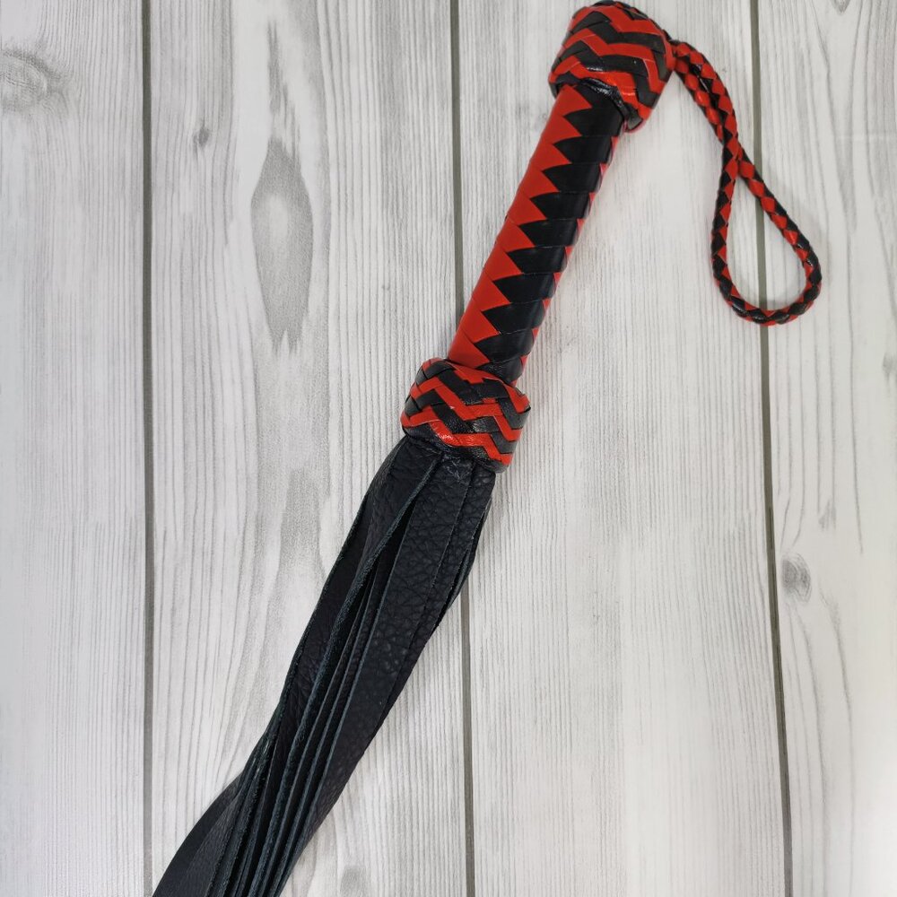 Real Genuine Cow Hide Leather Flogger, Heavy Duty Thuddy whip - Picture 5 of 7
